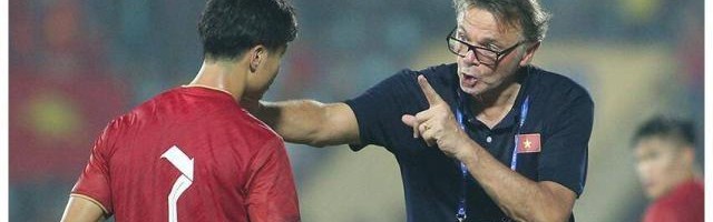 九游娱乐-亚运队8人将获国足征召 右路补强换血力度够不够？