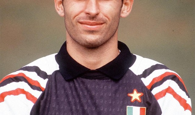 九游体育-飘忽不定的门将，能单赛季吃3次红牌，也能42岁意甲扑点球