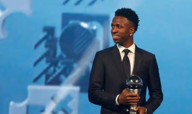 维尼修斯当选世界足球先生 内马尔没拿的奖他拿了